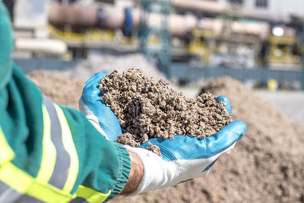Erőteljesen támogassa a betonkeverő üzemek légmentes korszerűsítését és átalakítását a győzelem érdekében